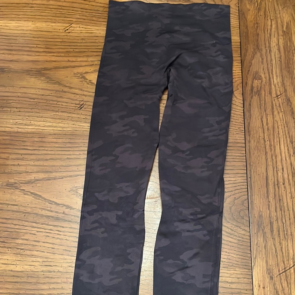 Spanx camo leggings, size medium